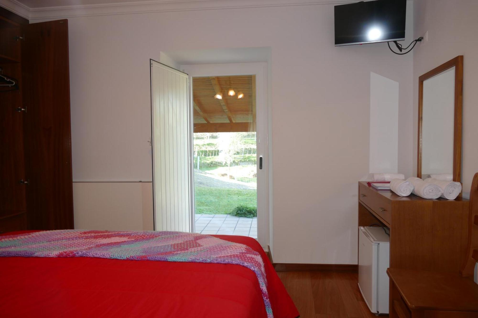 Casa Nos Penedos Guest House อาร์กอสเดวัลเดเวซ ภายนอก รูปภาพ