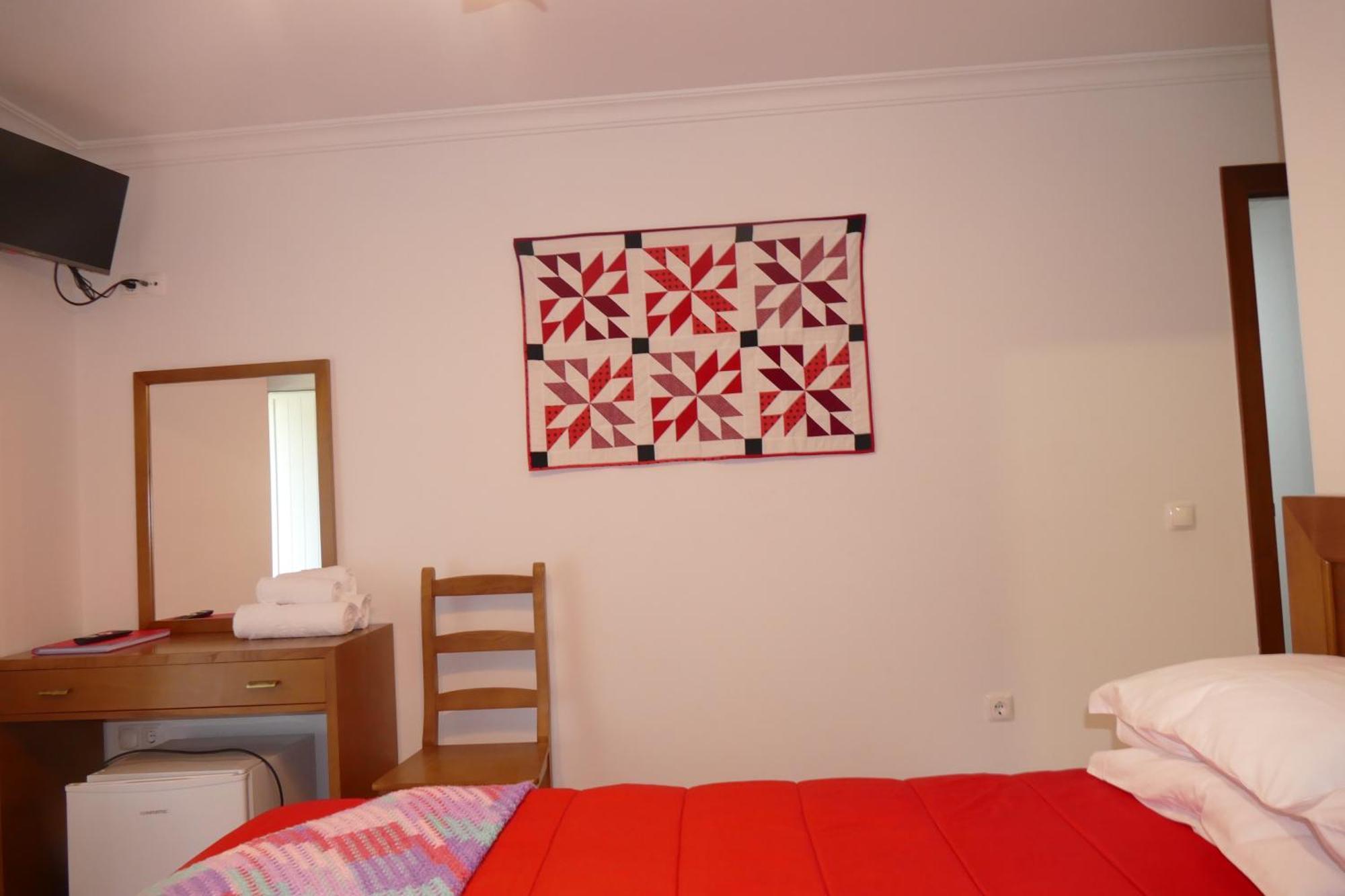 Casa Nos Penedos Guest House อาร์กอสเดวัลเดเวซ ภายนอก รูปภาพ